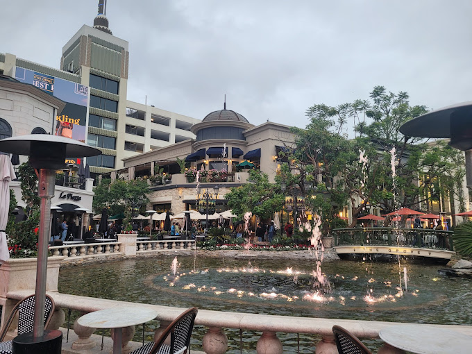 The Grove: Los Angeles’ Premier Shopping and Entertainment Oasis